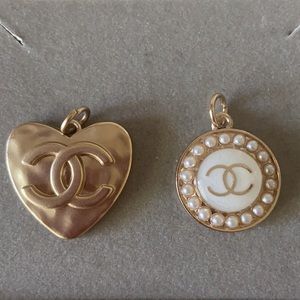 Set of 2 Chanel pendant, 25mm